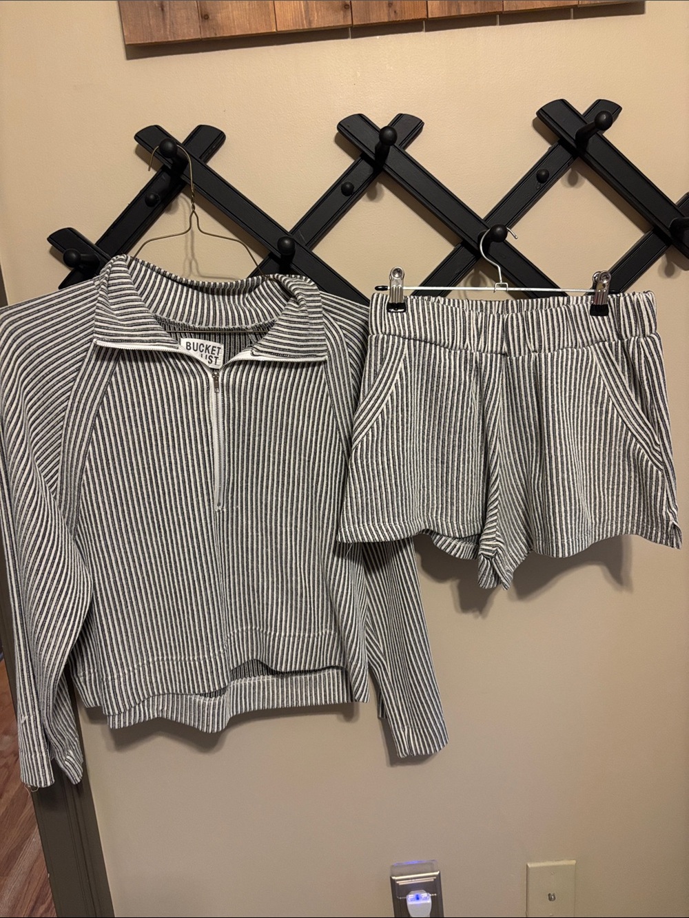 BUCKETLIST Womens Blk  & White Striped Zip-Front Short Set